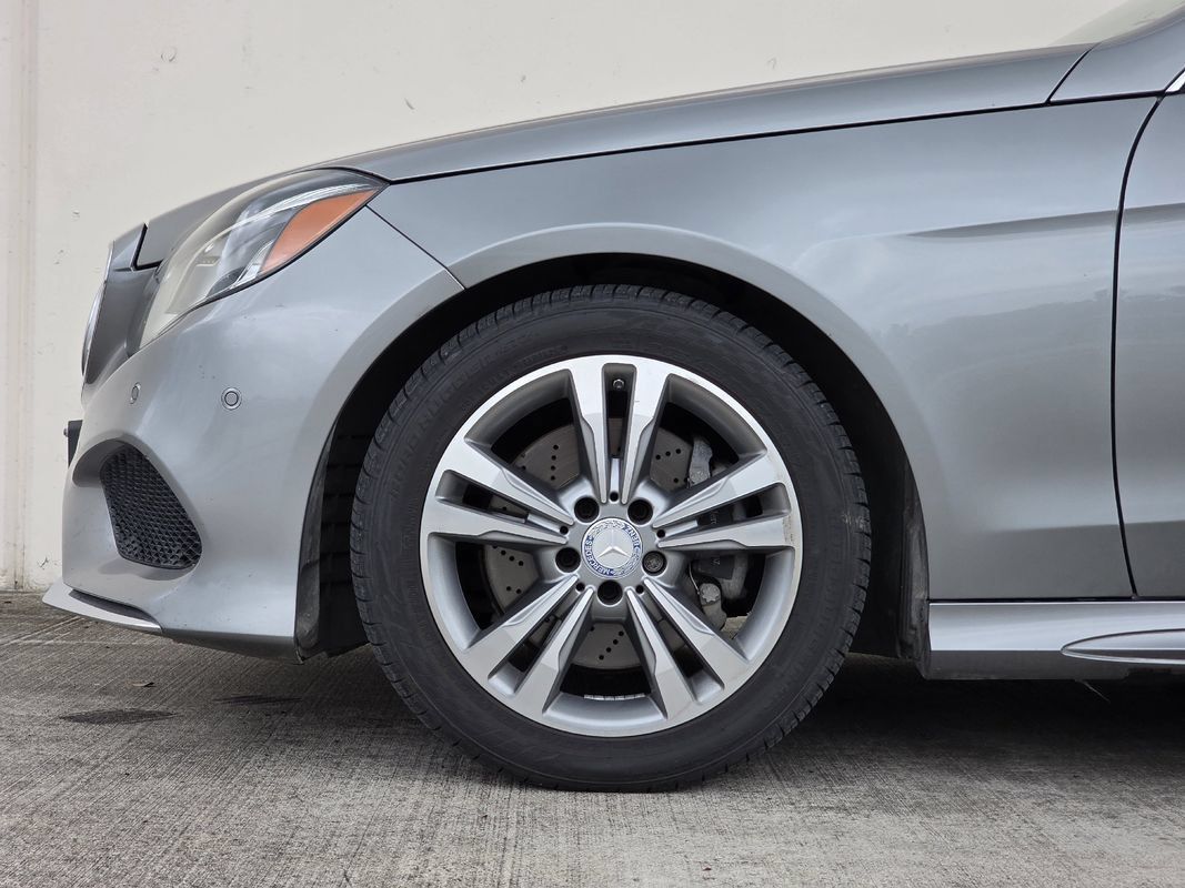 Used 2014 Mercedes-Benz E 250 BlueTEC Sedan image 40