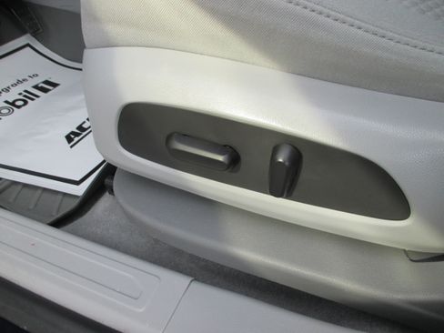 Used 2017 GMC Acadia SLE w/ Driver Alert Package I image 17