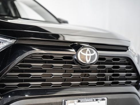 Used 2020 Toyota RAV4 XLE Premium image 11