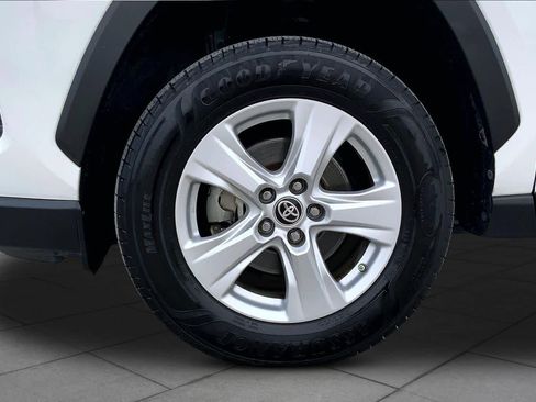 Used 2021 Toyota RAV4 XLE FWD image 10