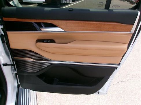 Certified 2025 Jeep Grand Wagoneer L Series III w/ Rear Seat Video Group 1 AWD/4WD image 9