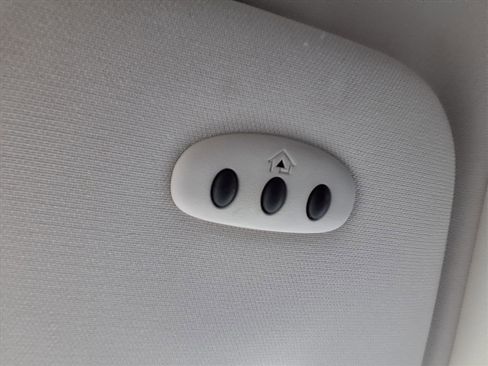 Used 2010 Chrysler Town & Country Touring image 9