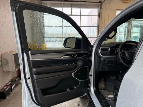 New 2026 Jeep Grand Wagoneer L 4WD w/ Premium Group I image 68