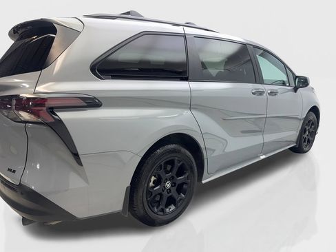 Used 2025 Toyota Sienna XLE Woodland Edition AWD/4WD image 13