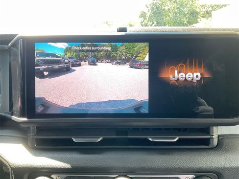 New 2025 Jeep Gladiator Sport image 21