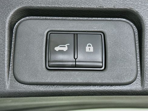 Used 2025 Nissan Rogue SV FWD image 29
