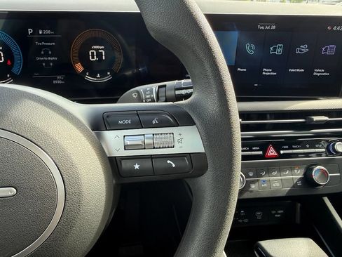 Certified 2025 Hyundai Santa Cruz SE FWD image 24