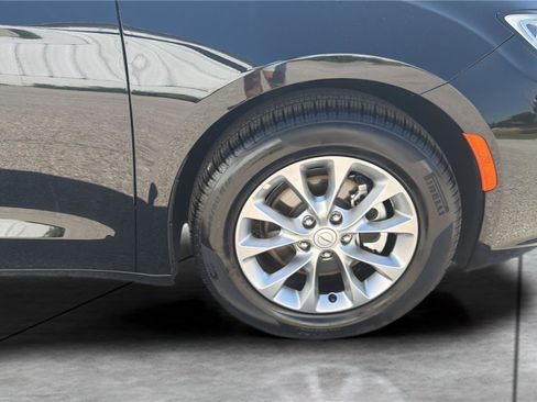 Used 2026 Chrysler Pacifica Limited FWD image 28
