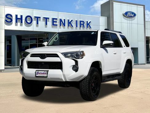 Used 2022 Toyota 4Runner SR5 Premium w/ Moonroof Package AWD/4WD image 3