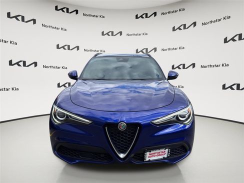Used 2022 Alfa Romeo Stelvio Ti image 2