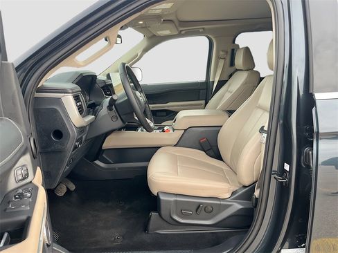 Used 2024 Ford Expedition XLT image 22