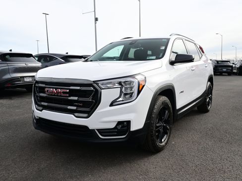 Used 2023 GMC Terrain AT4 image 4