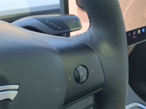 Used 2022 Tesla Model Y Performance image 28