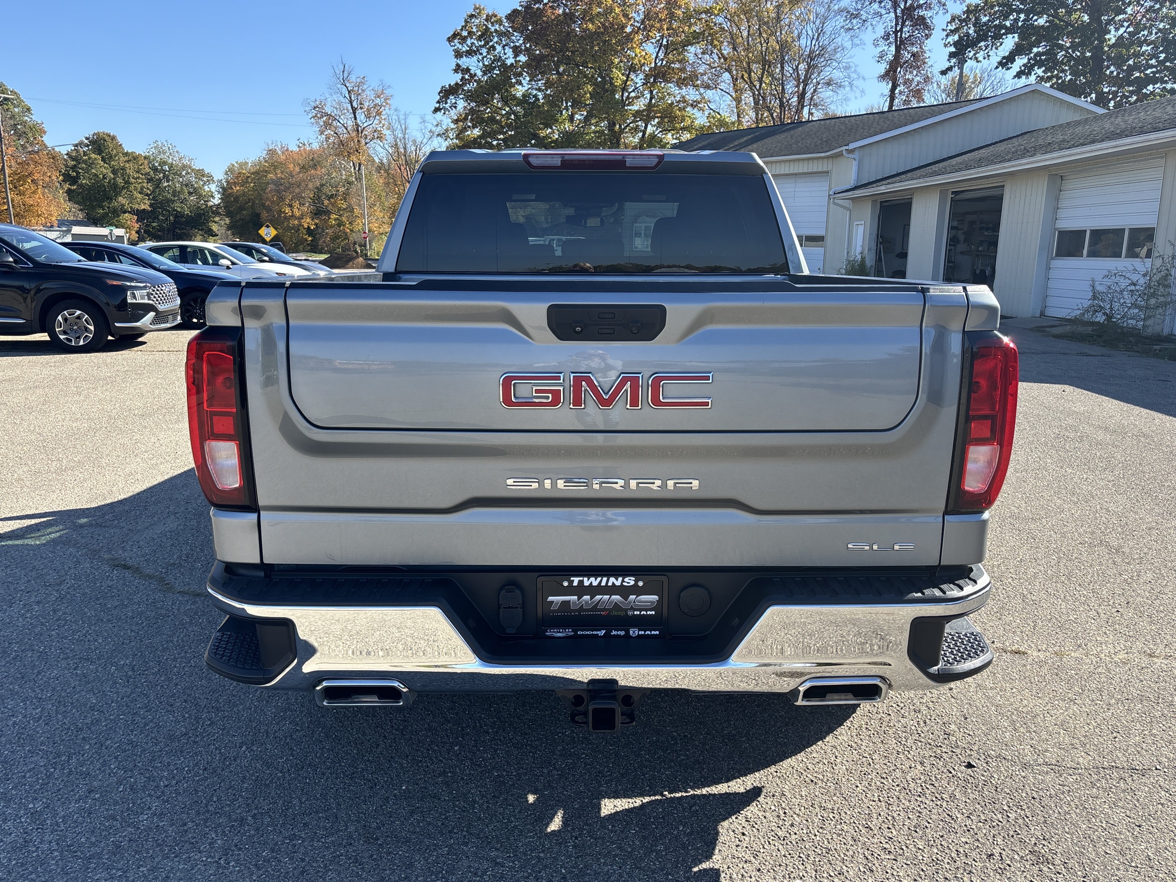 Used 2023 GMC Sierra 1500 SLE w/ X31 Off-Road Package AWD/4WD image 4
