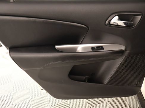 Used 2018 Dodge Journey SE image 15