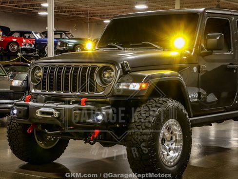 Used 2018 Jeep Wrangler Unlimited Sahara AWD/4WD image 24