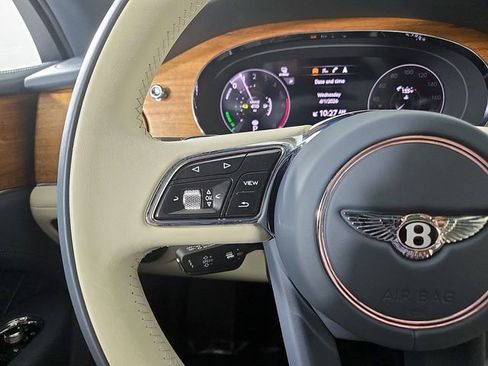 Used 2023 Bentley Bentayga Plug-In Hybrid AWD/4WD image 23