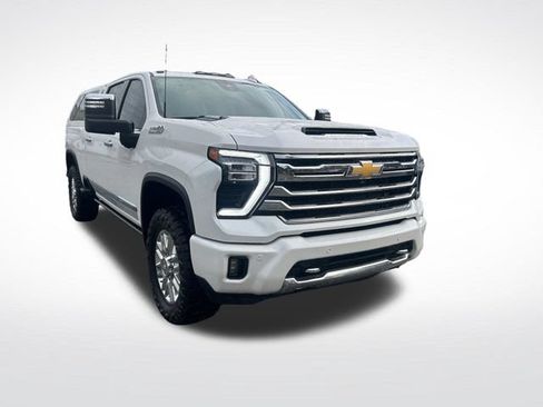 Used 2025 Chevrolet Silverado 2500 High Country w/ Technology Package AWD/4WD image 7