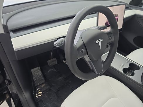 Used 2023 Tesla Model Y Long Range image 16