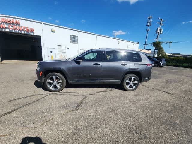 Used 2023 Jeep Grand Cherokee L Limited AWD/4WD image 24