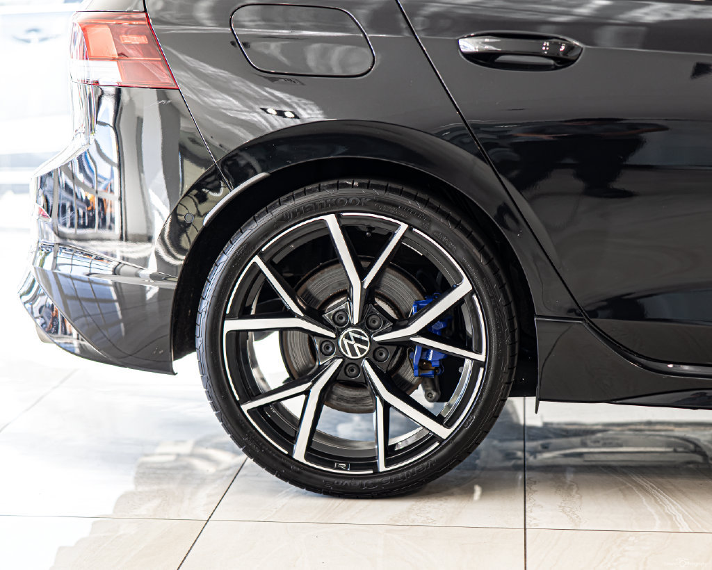 Used 2024 Volkswagen Golf R AWD/4WD image 11