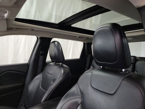 Used 2015 Jeep Cherokee Limited w/ Luxury Group image 9