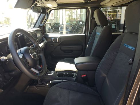 Used 2024 Jeep Wrangler Rubicon image 16