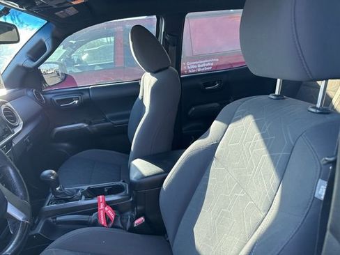 Used 2016 Toyota Tacoma TRD Off-Road w/ Premium & Technology Package image 5