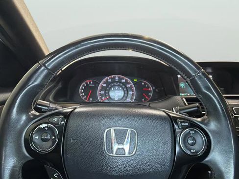 Used 2017 Honda Accord Sport image 30