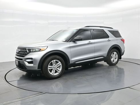 Used 2024 Ford Explorer XLT RWD image 60