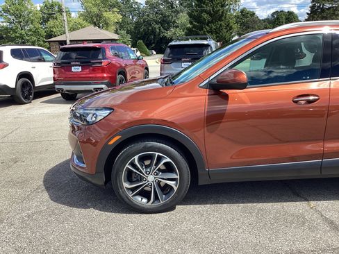 Used 2020 Buick Encore GX Essence image 2
