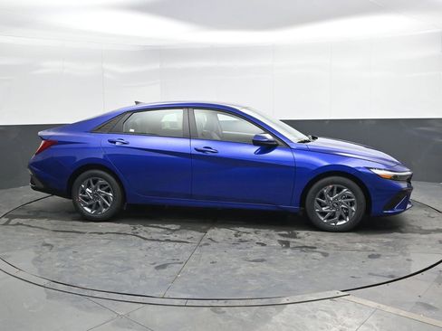 New 2026 Hyundai Elantra Blue image 3