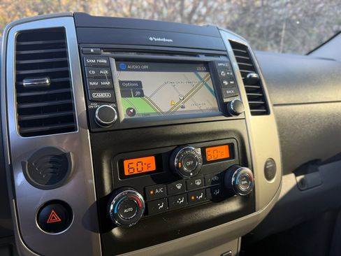 Used 2014 Nissan Frontier SL image 37