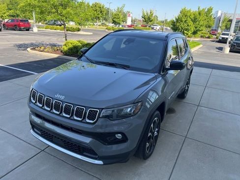 Used 2024 Jeep Compass Limited AWD/4WD image 3