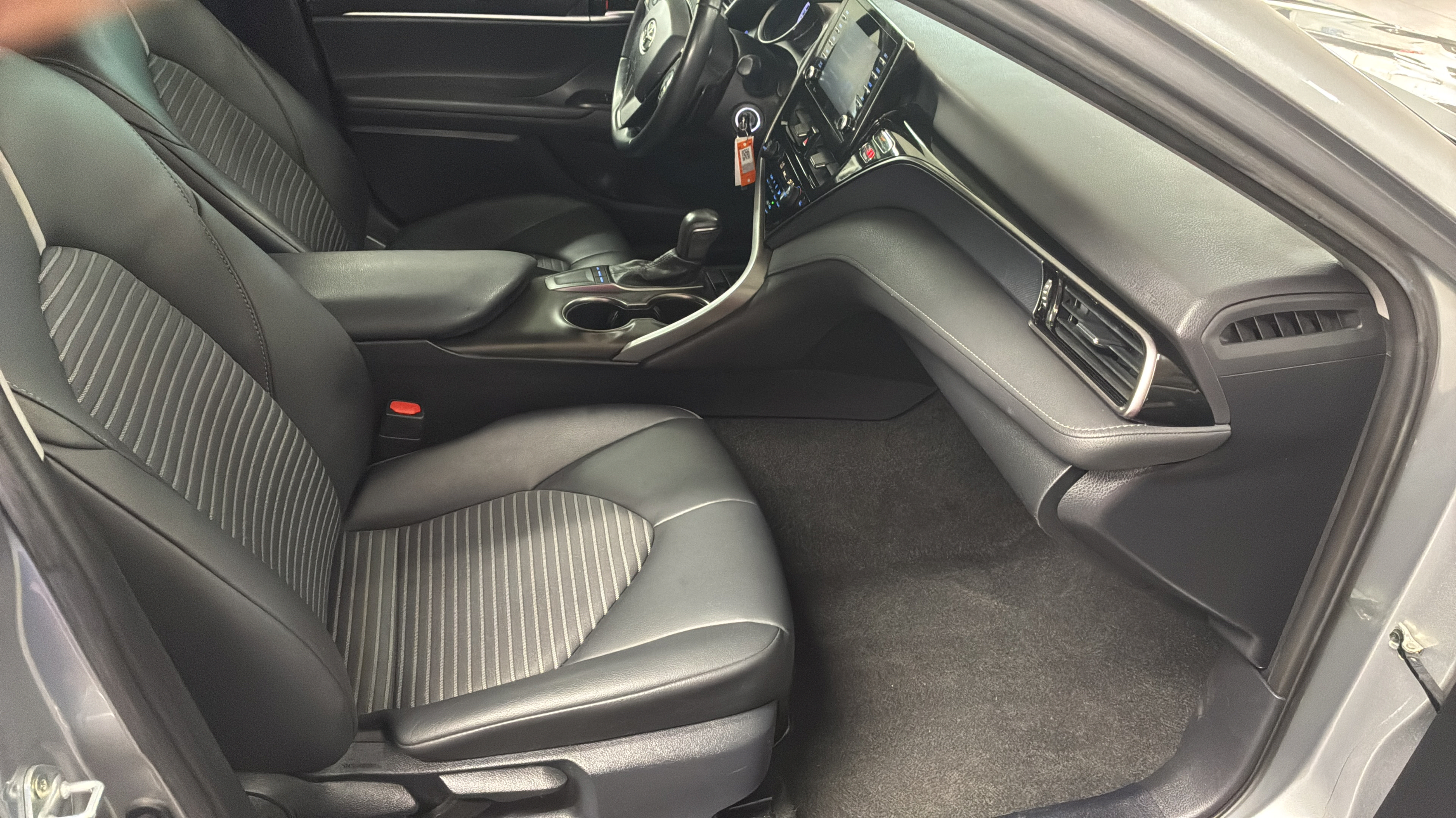 Used 2023 Toyota Camry SE FWD image 25