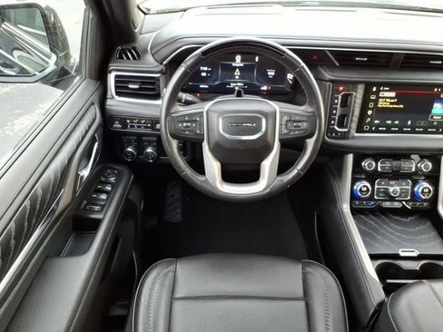 Used 2023 GMC Yukon XL Denali w/ Advanced Technology Package AWD/4WD image 20