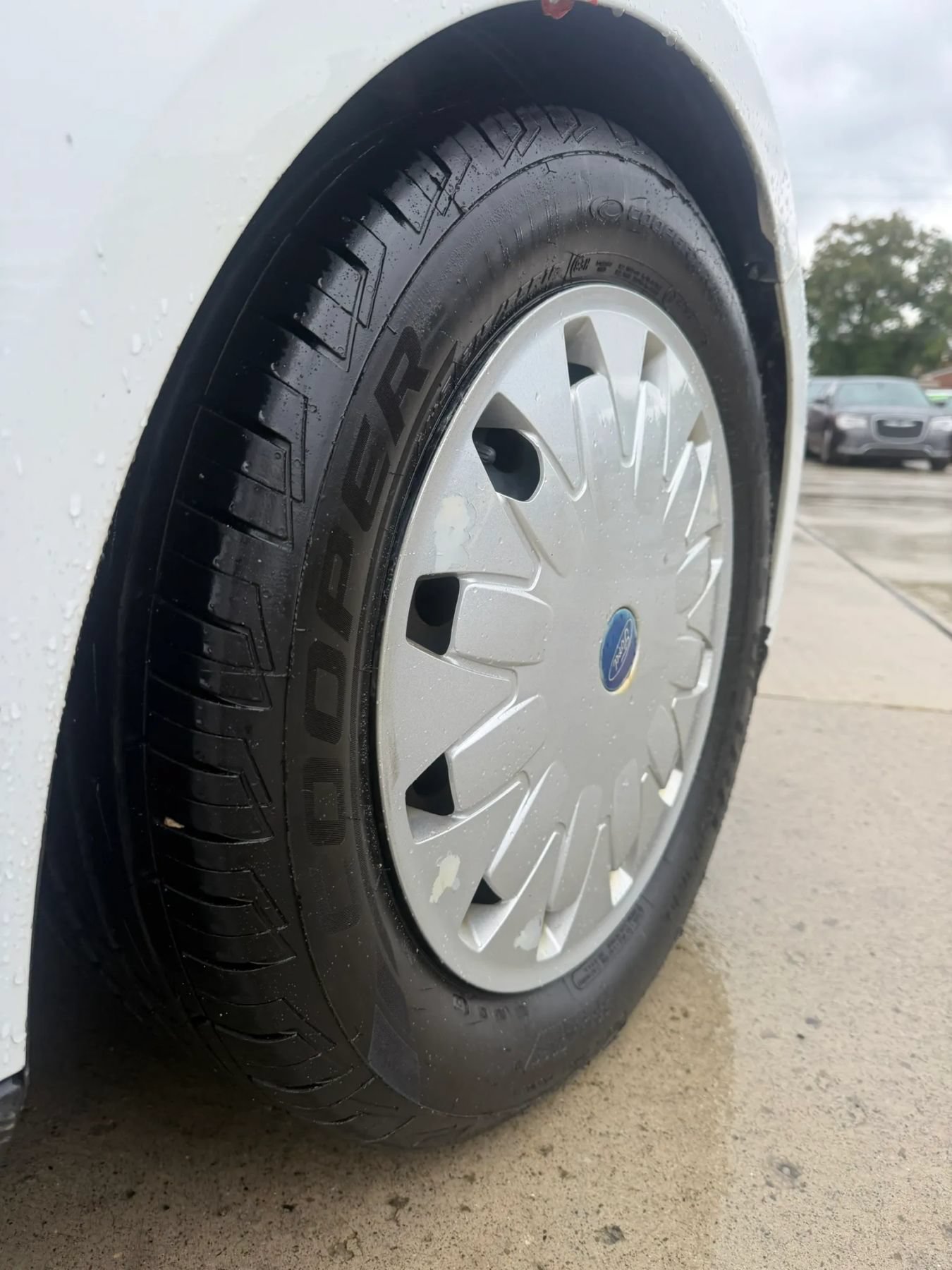 Used 2012 Ford Focus SE w/ SE Winter Pkg FWD image 9