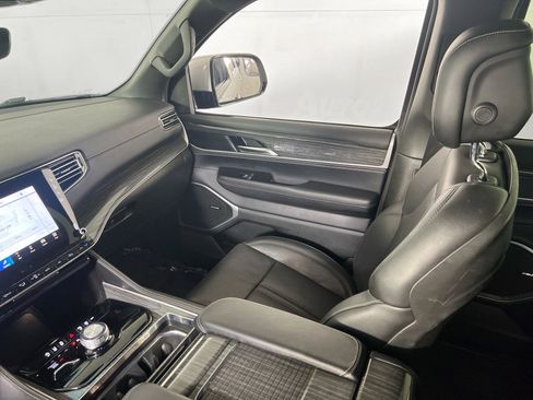 Used 2022 Jeep Wagoneer Series II image 24