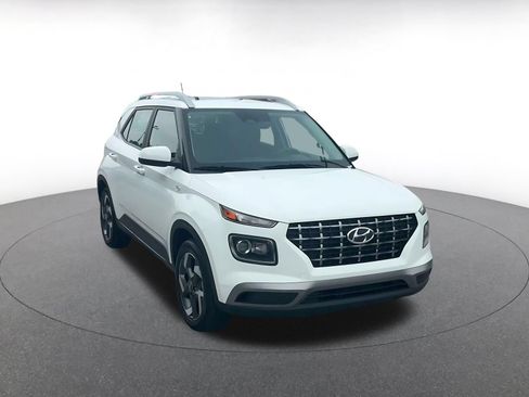 Used 2026 Hyundai Venue SEL FWD image 3