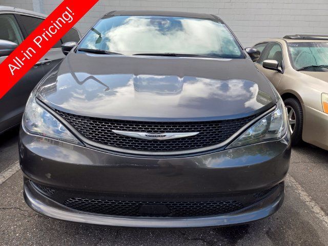 Used 2023 Chrysler Voyager LX FWD image 2