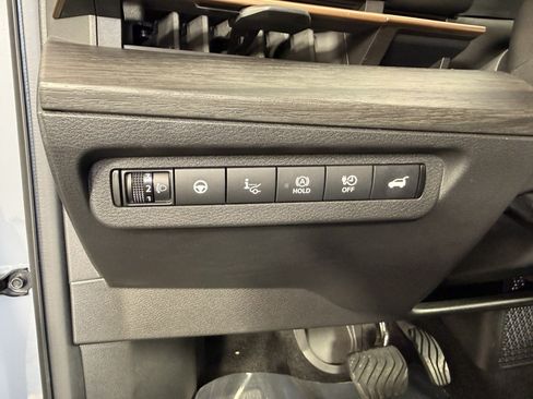Used 2024 Nissan Ariya AWD image 24
