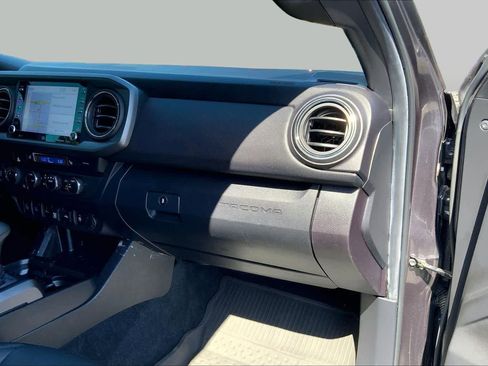 Used 2022 Toyota Tacoma TRD Off-Road w/ TRD Premium Off Road Package image 18