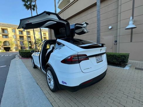 Used 2018 Tesla Model X 75D AWD/4WD image 10