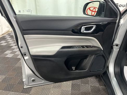 Used 2025 Jeep Compass Limited image 21