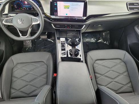 Used 2024 Volkswagen Atlas Cross Sport SE FWD image 9
