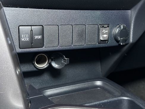 Used 2017 Toyota RAV4 XLE image 41