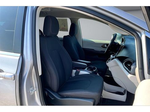 Certified 2019 Chrysler Pacifica Touring Plus FWD image 50