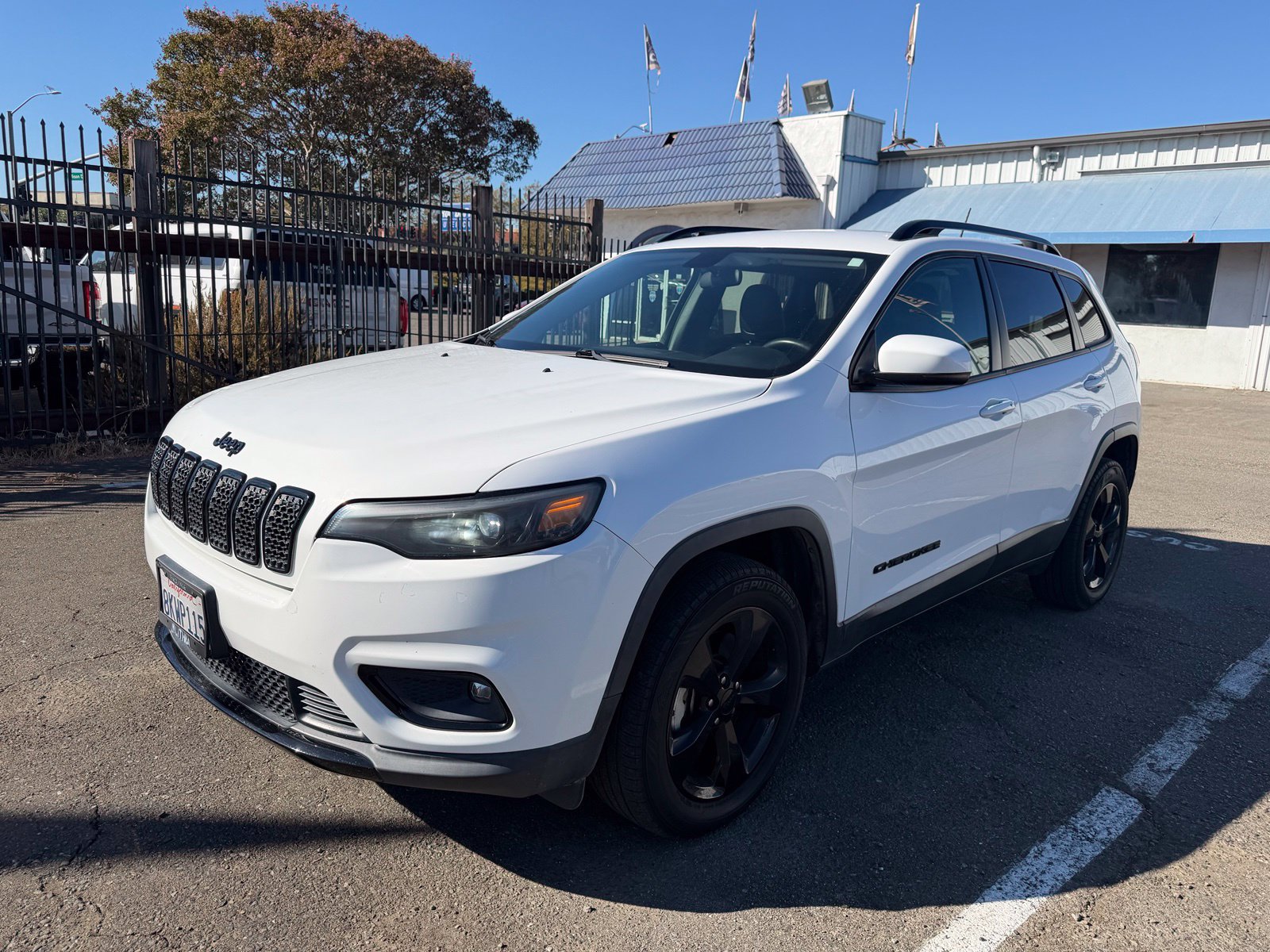 Used 2019 Jeep Cherokee Latitude Plus AWD/4WD image 1