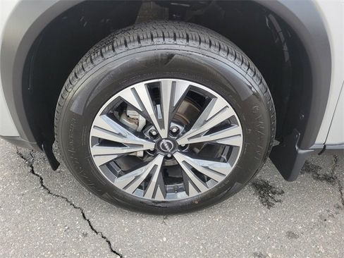 Used 2023 Nissan Rogue SV image 31