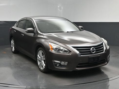 Used 2013 Nissan Altima 3.5 SL FWD image 8
